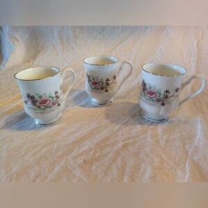 💥SALE💥 Porcelain Floral Piedestal Mug with Pink Rose Accent and Gold Trim